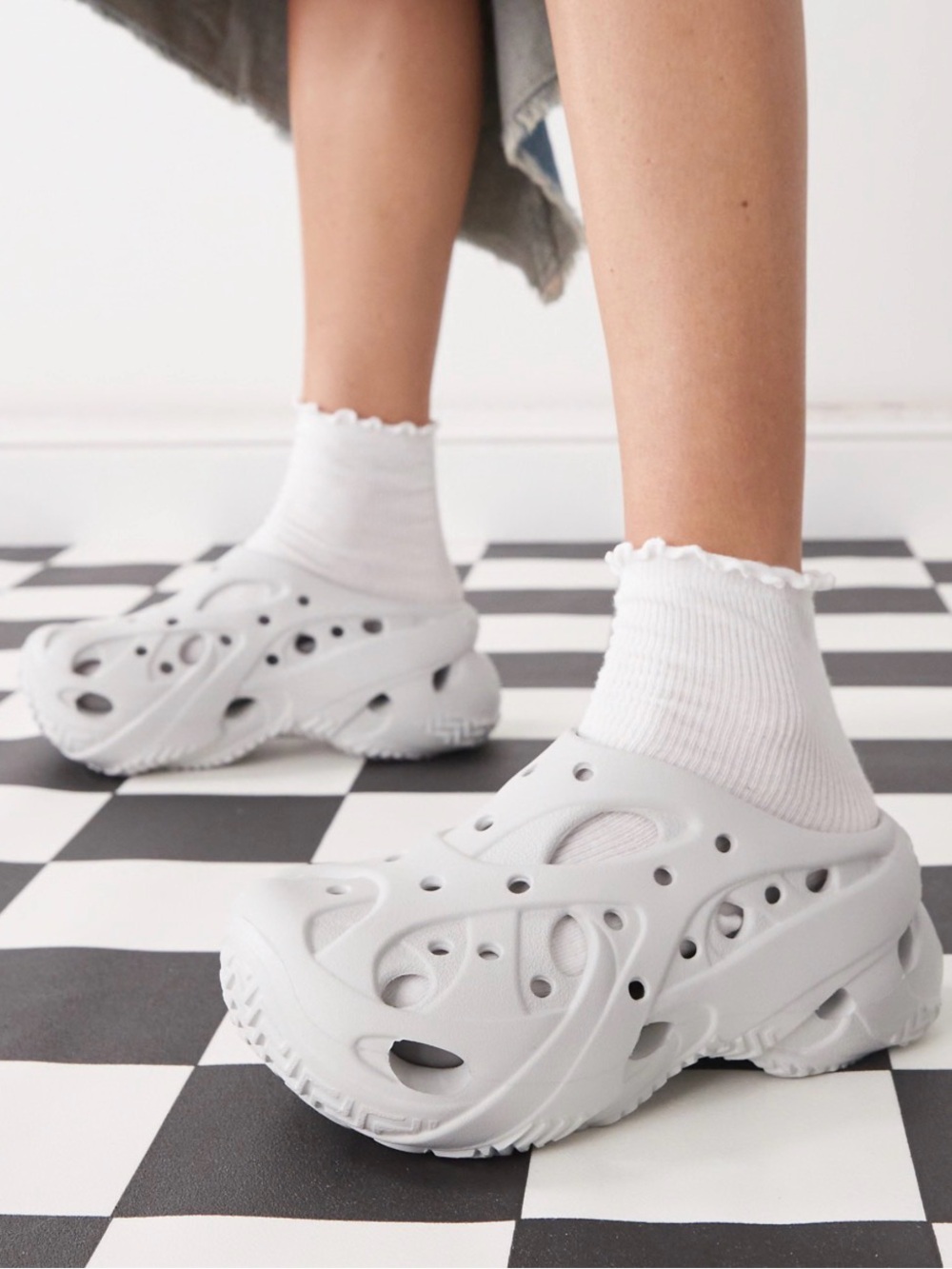Crocs caged clog shoes in light grey white women’s 7 croslite chunky platform
